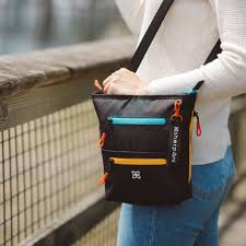 SHERPANI Sadie Crossbody