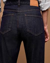 Brooke Hugging Straight Jeans